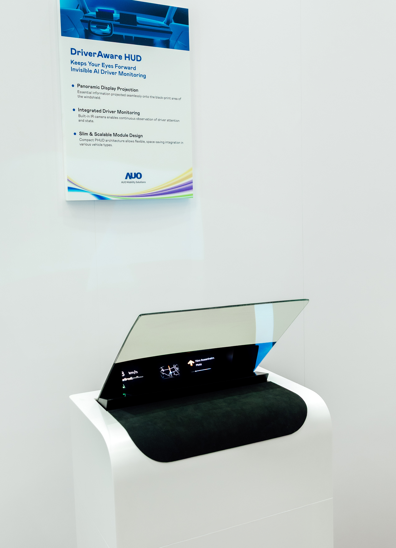 DriverAware HUD结合抬头显示器与隐藏式红外线摄影机，将车速、导航及警示讯息投影于挡风玻璃上，完美对齐驾驶目不离路的视线，同时，透过AI 监控驾驶注意力以提升安全性。